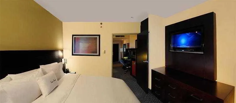 Doubletree By Hilton Queretaro Hotel